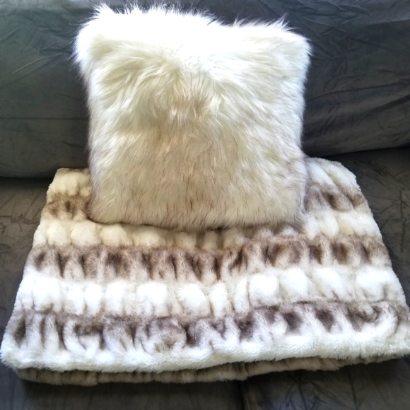 Threshold Faux Fur Pillow Shames w/ Matching Toss Pillow NEW Cream & Brown- NEW - Picture 1 of 4